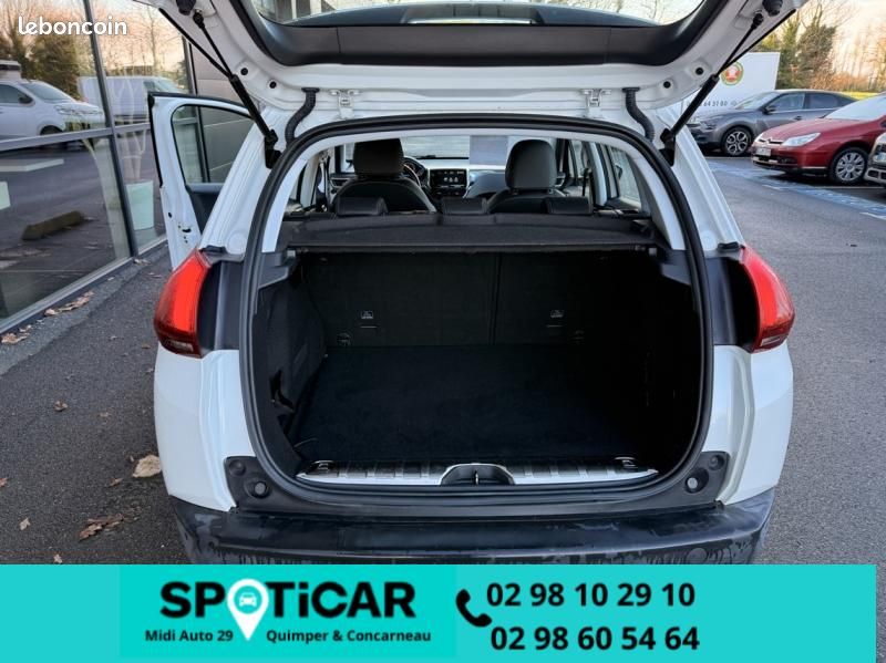 Peugeot 2008 1.2 PureTech 110 Allure (image 11)