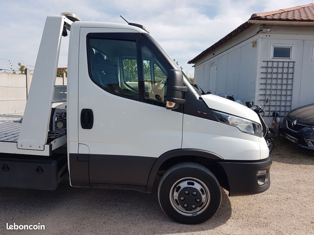 Iveco Daily V (2) 35C18 3.0 HPI 180 3T5 BVM6 Dépanneuse Porte Voiture Plateau Coulissant 131.002 Km (image 19)