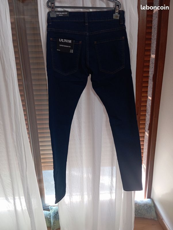 Jean denimT34 neuf (image 1)