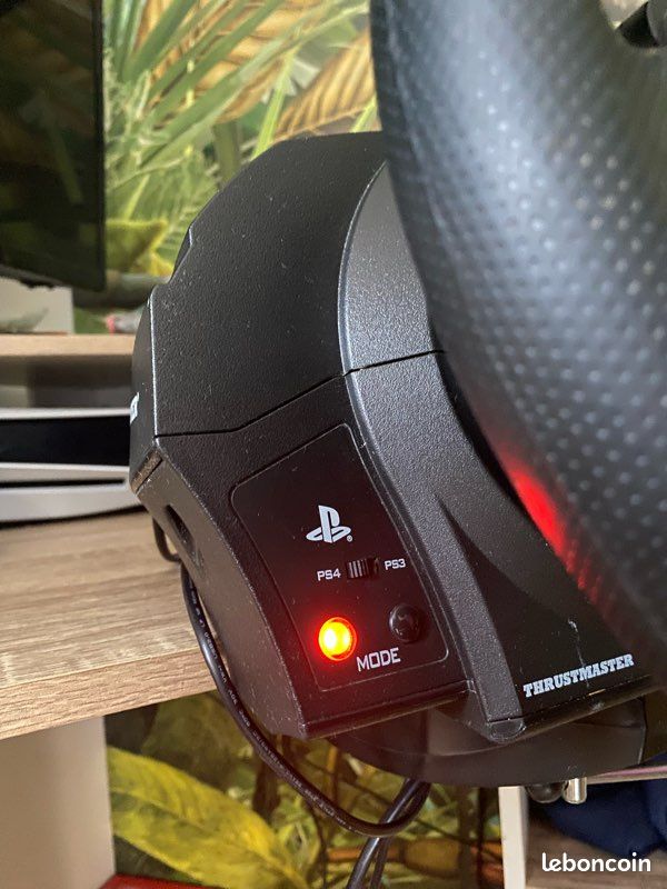 Thrustmaster T300 RS + pédalier – PS4 / PS5 / PC (image 7)