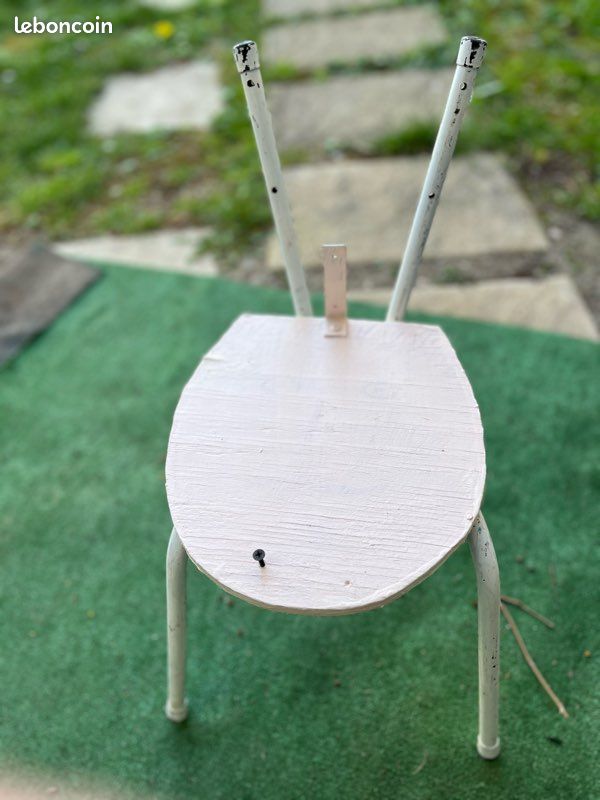 Petite chaise artisanale a rénover à votre goût pour enfant (image 1)
