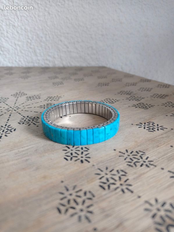 Bracelet Fantaisie à Grosses Breloques Turquoises Et Argentées - Élastique, Occasion TBE