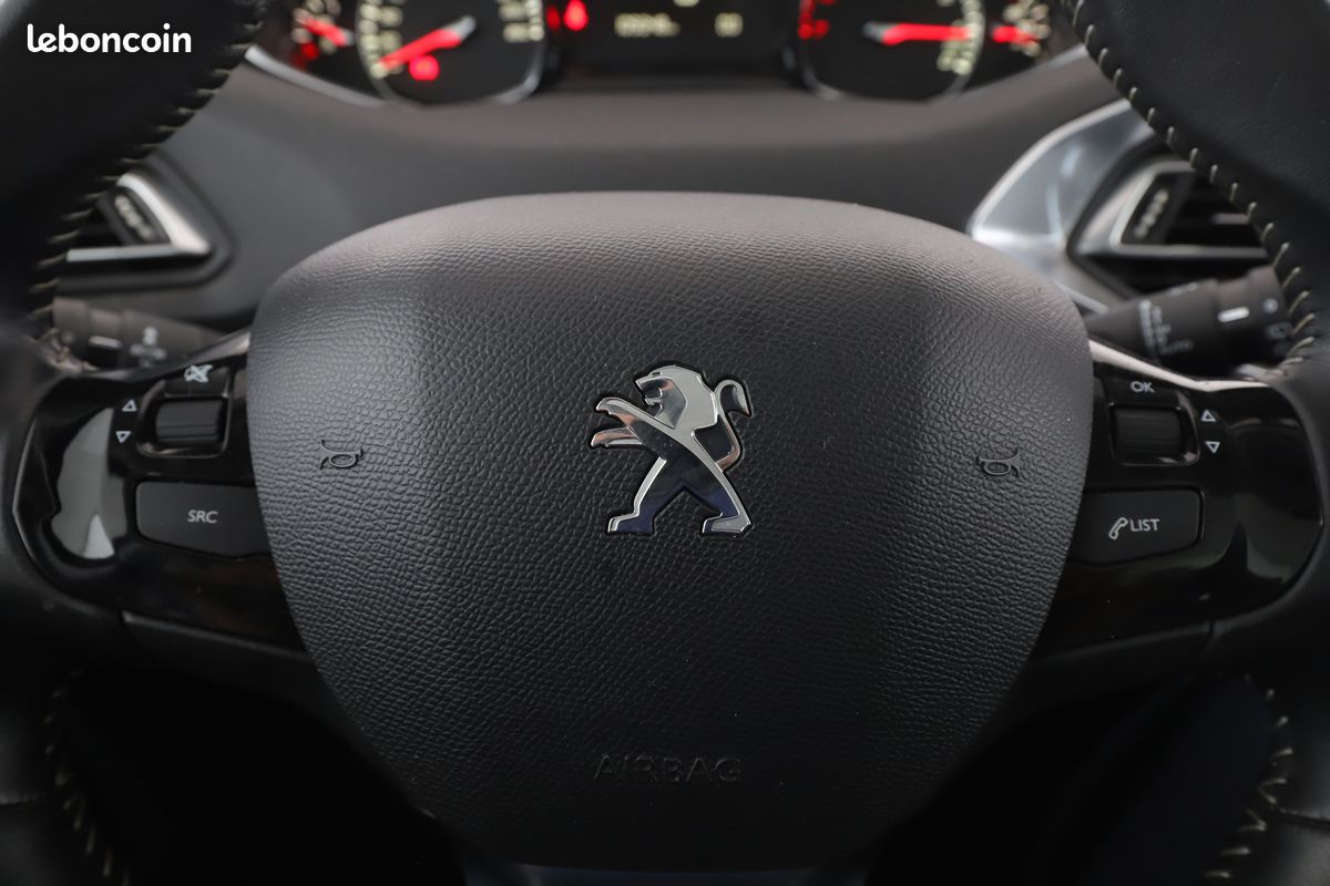 Peugeot 308 1.2 PureTech Allure 130 ch (image 16)