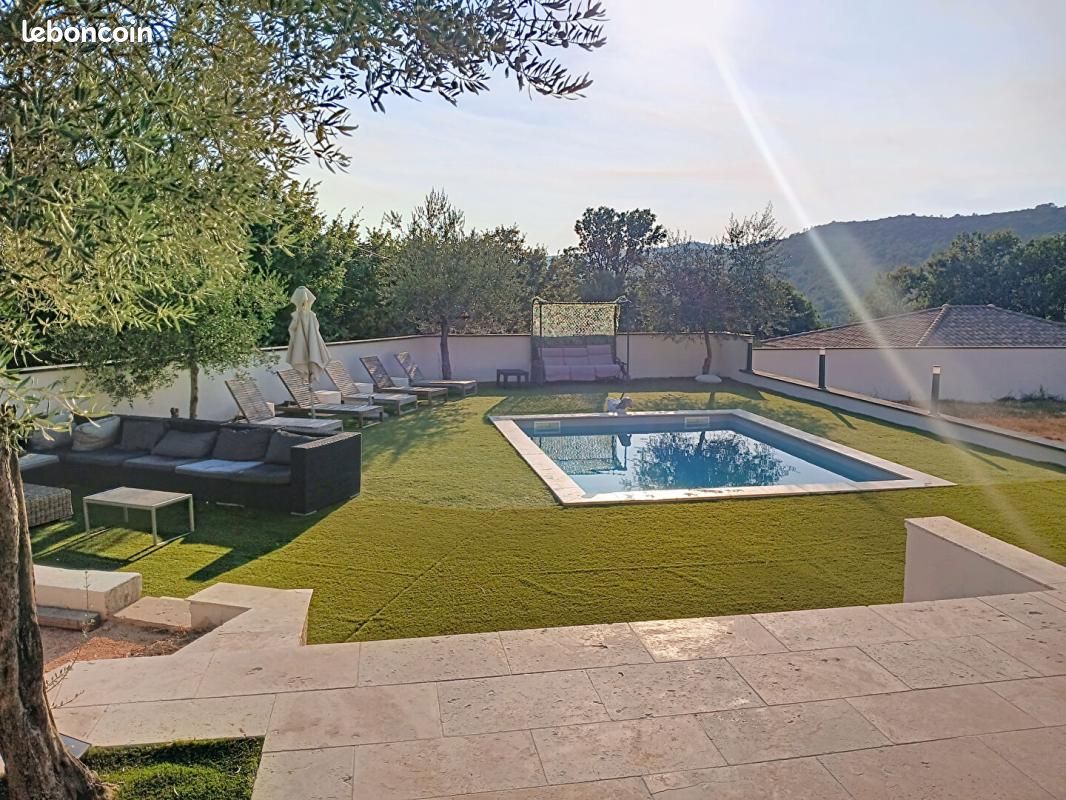 Maison 6 pièces 168 m² · à Sainte-Anastasie-sur-Issole · 168 m² · 680 000 €