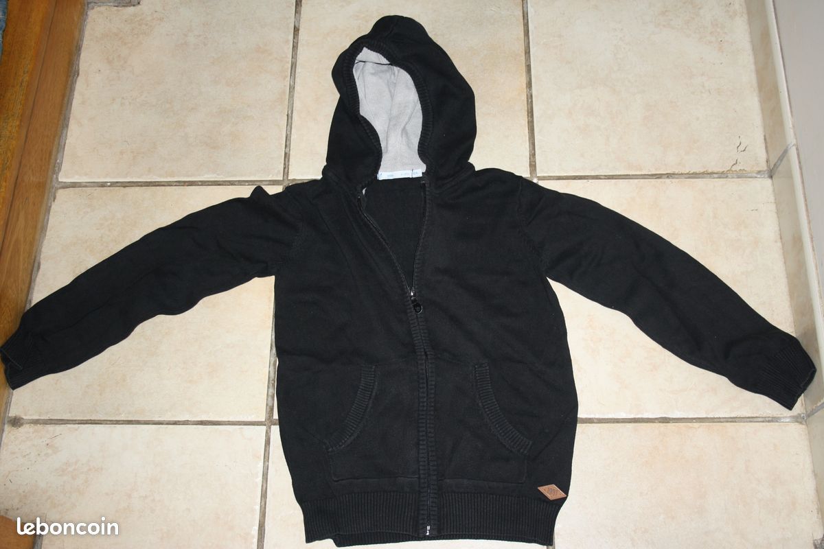 Veste noire 10 ans (image 1)