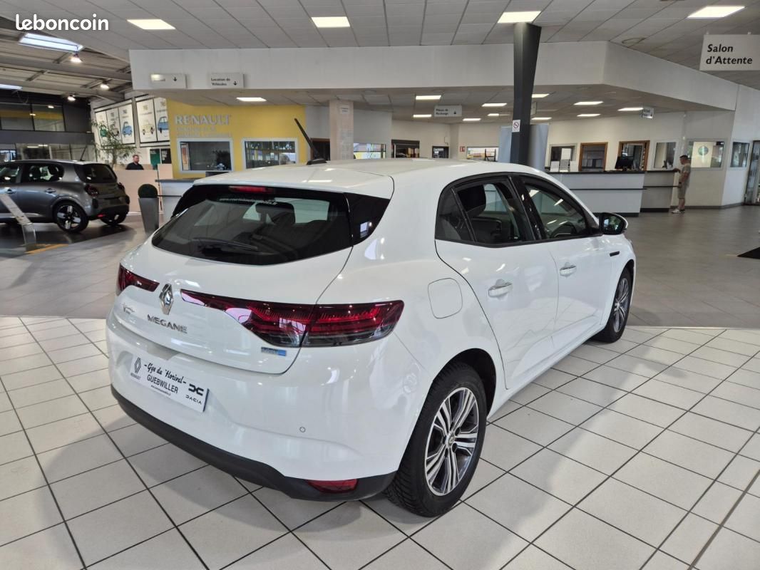 Renault Mégane IV Berline E-Tech plug-in hybrid 160 Evolution (image 12)