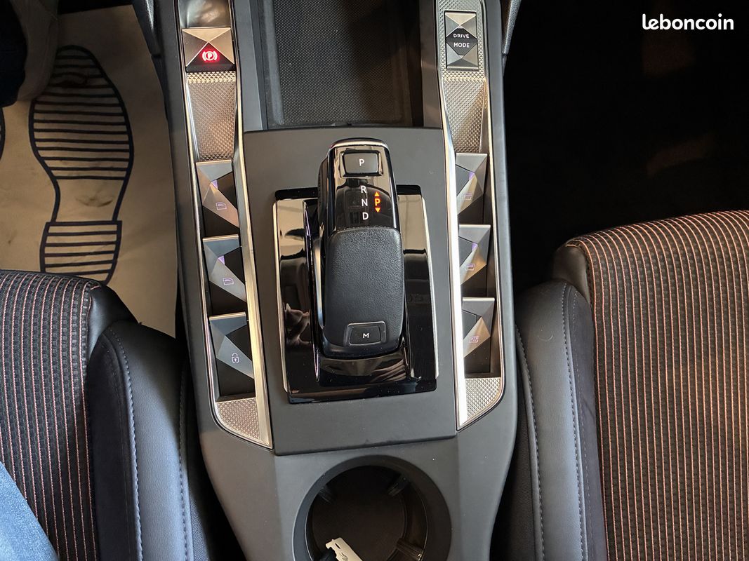 DS3 CROSSBACK Inès de la Fressange HDI 130 CH EAT8 (image 9)