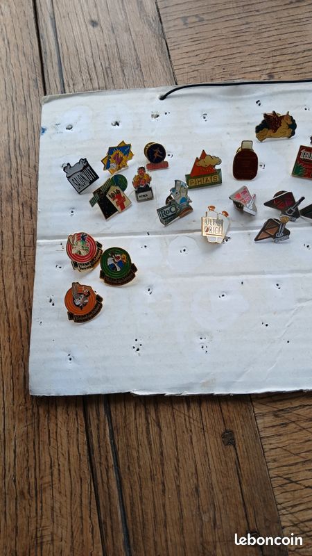 Lot de Pin's (image 9)
