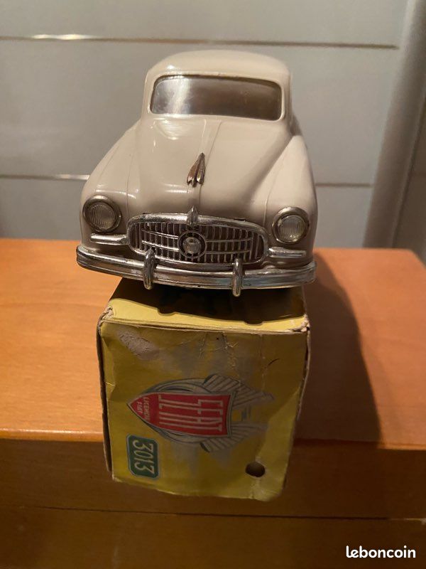 Micro Voiture RICO – Seat 1400C Taxi Barcelona – Échelle 1/43 – En Boîte