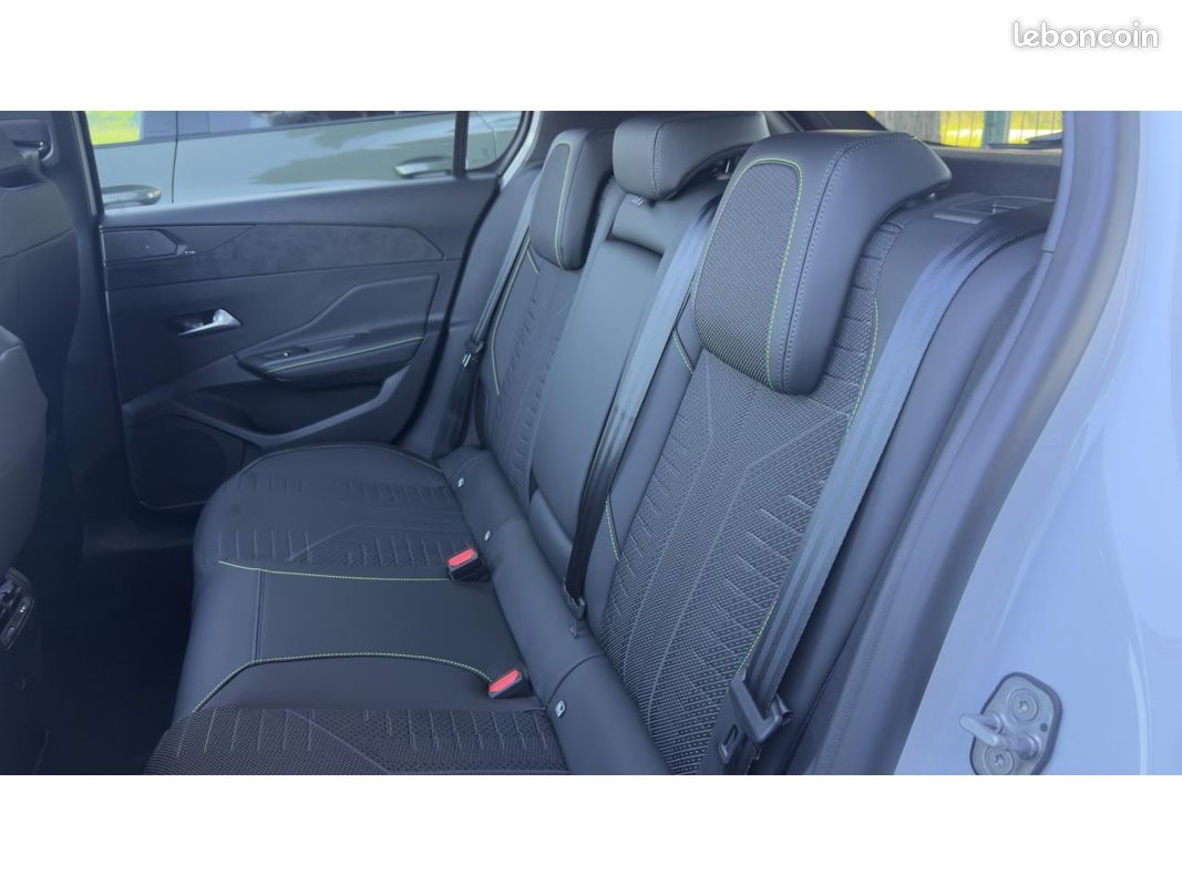 PEUGEOT 308 NOUVELLE Hybrid 145 DCS6 GT +TOIT OUVR+FOCAL+PK VISION 360 DRIVE ASSIST PLUS (image 20)