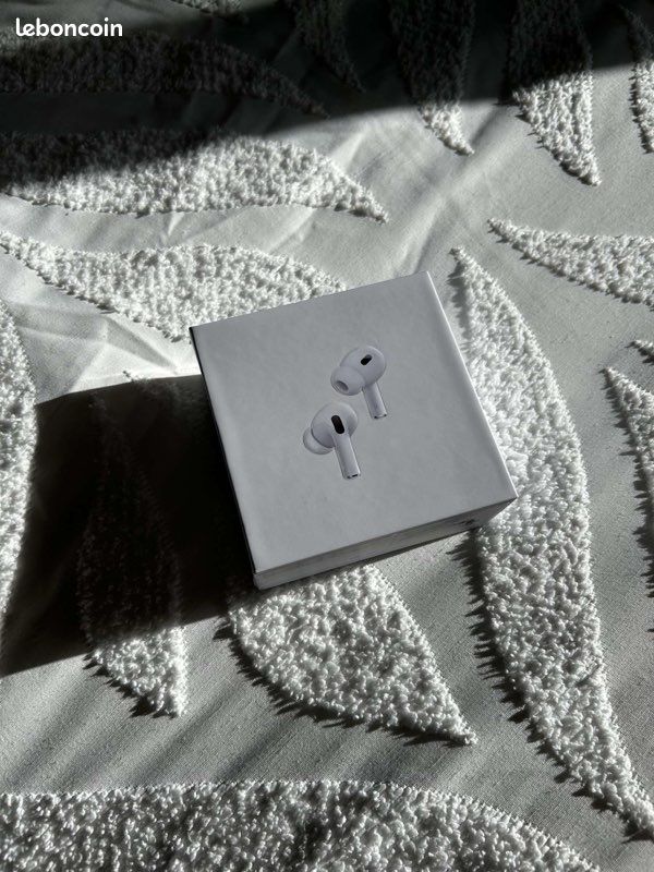 Air pods (image 1)