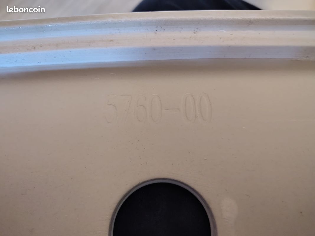 Vend un ensemble WC Blanc Villeroy & Boch, fonctionnel et en très bon état (image 9)