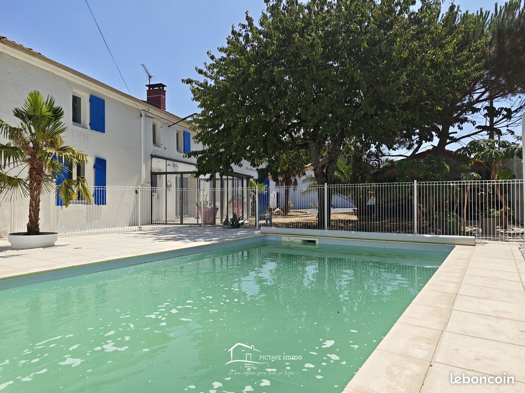 Maison 9 pièces 225 m² · à Sauzé-Entre-Bois · 225 m² · 169 000 €