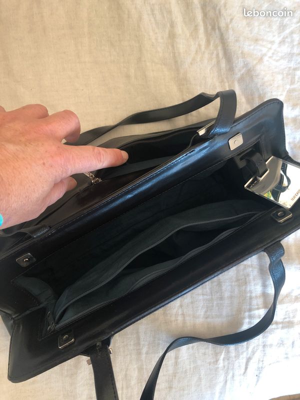 Mandarina Duck Sac : cuir lisse noir- grande pochette en bandoulière (image 2)