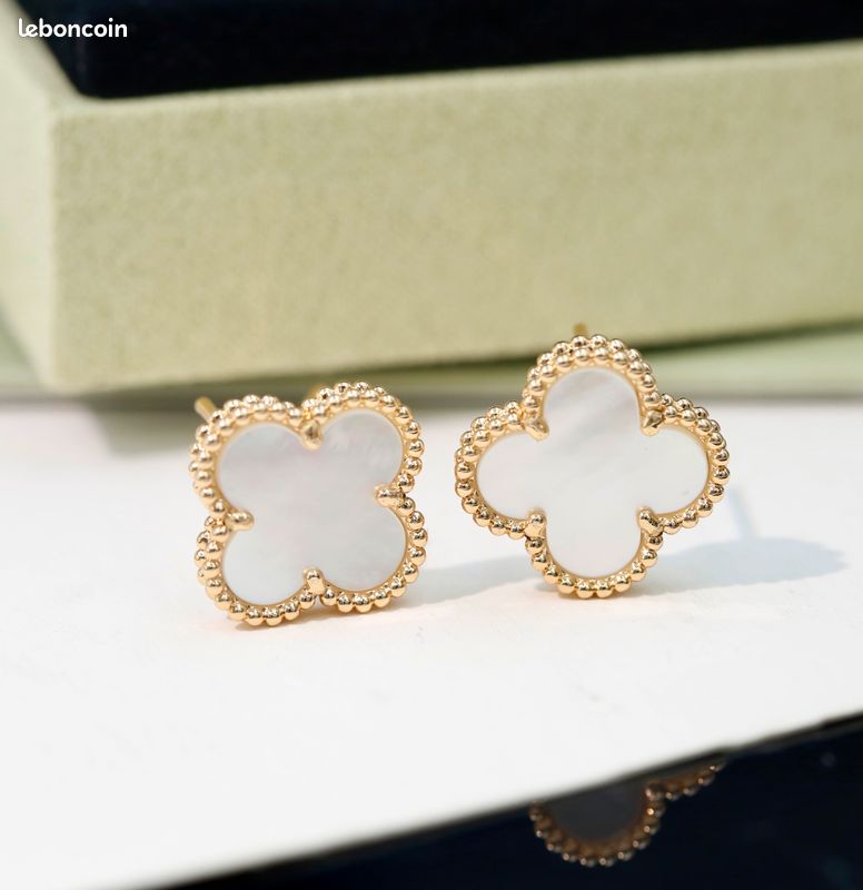 Boucles d’oreilles trèfle nacre blanche métal doré, (image 1)