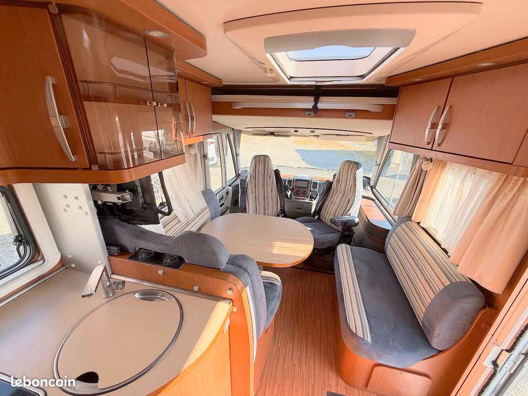 Camping-car Intégral Occasion, Lit à la française, 4 couchages, Eriba Jet 653 (image 4)