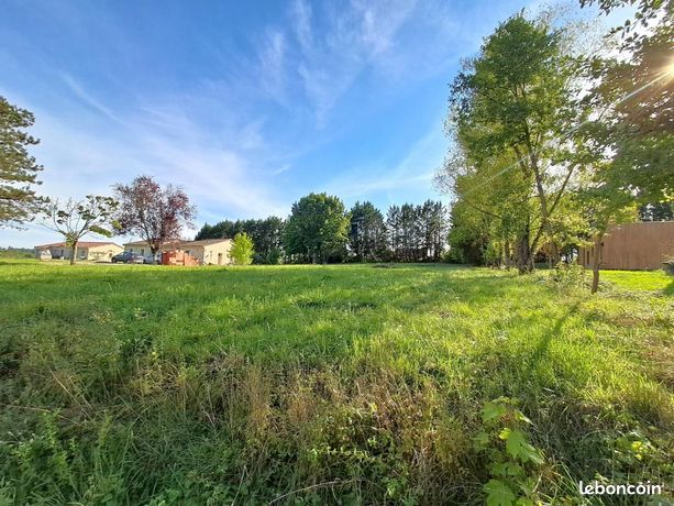 Terrain 2 590 m² Saint Nexans
