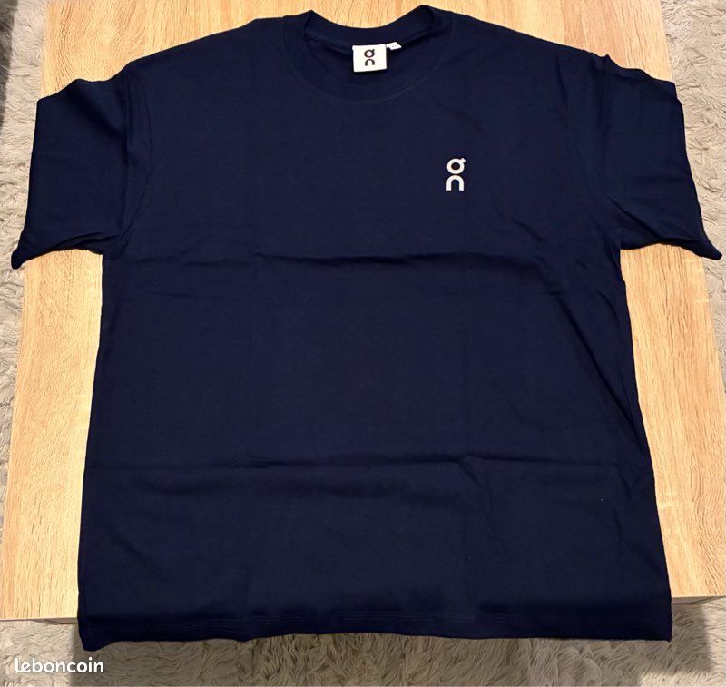 T shirt on running (image 1)
