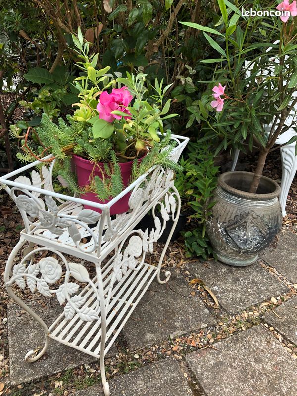 Jolie jardinière / porte pot de fleurs en fer forgé avec support (image 9)