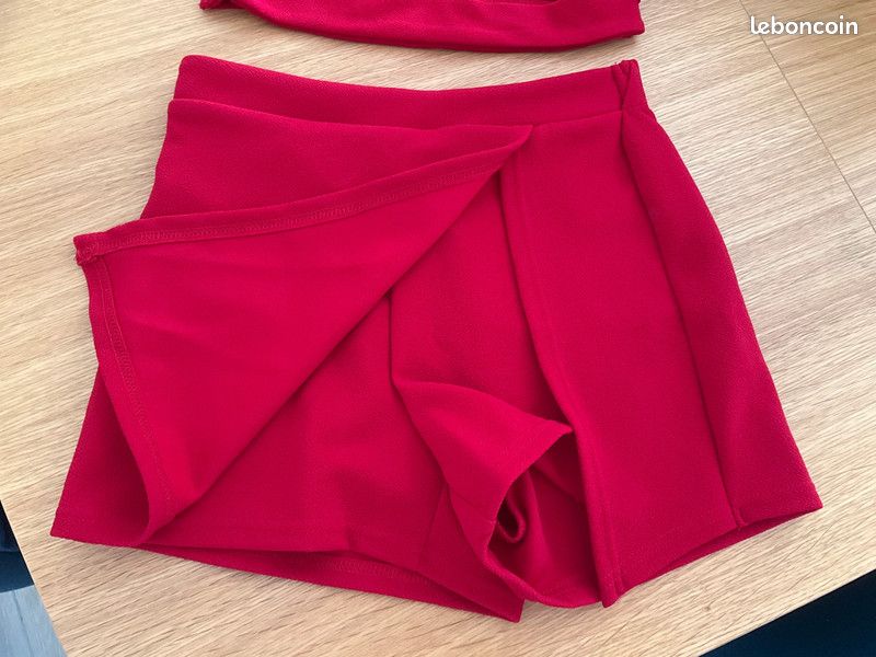 Ensemble Shein 12-13 ans jupe short et haut Vêtements