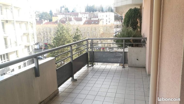 Grand studio garage et terrasse