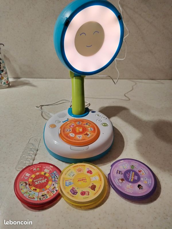 VTech Funny Sunny – Compagnon Interactif Conteur D’histoires, Lampe Réveil, Jeux, 3-8 Ans – Version Française