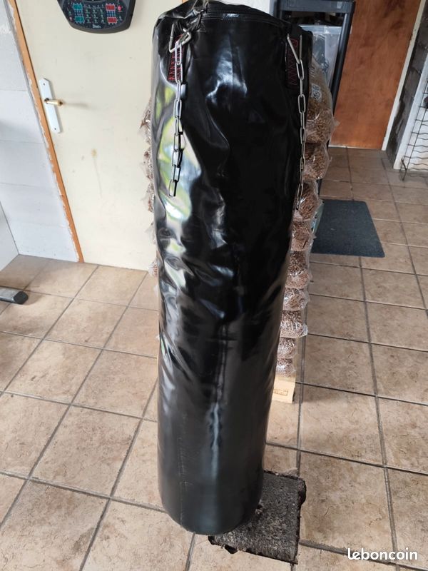 Sac de frappe de boxe et sa fixation murale Sport Plein air