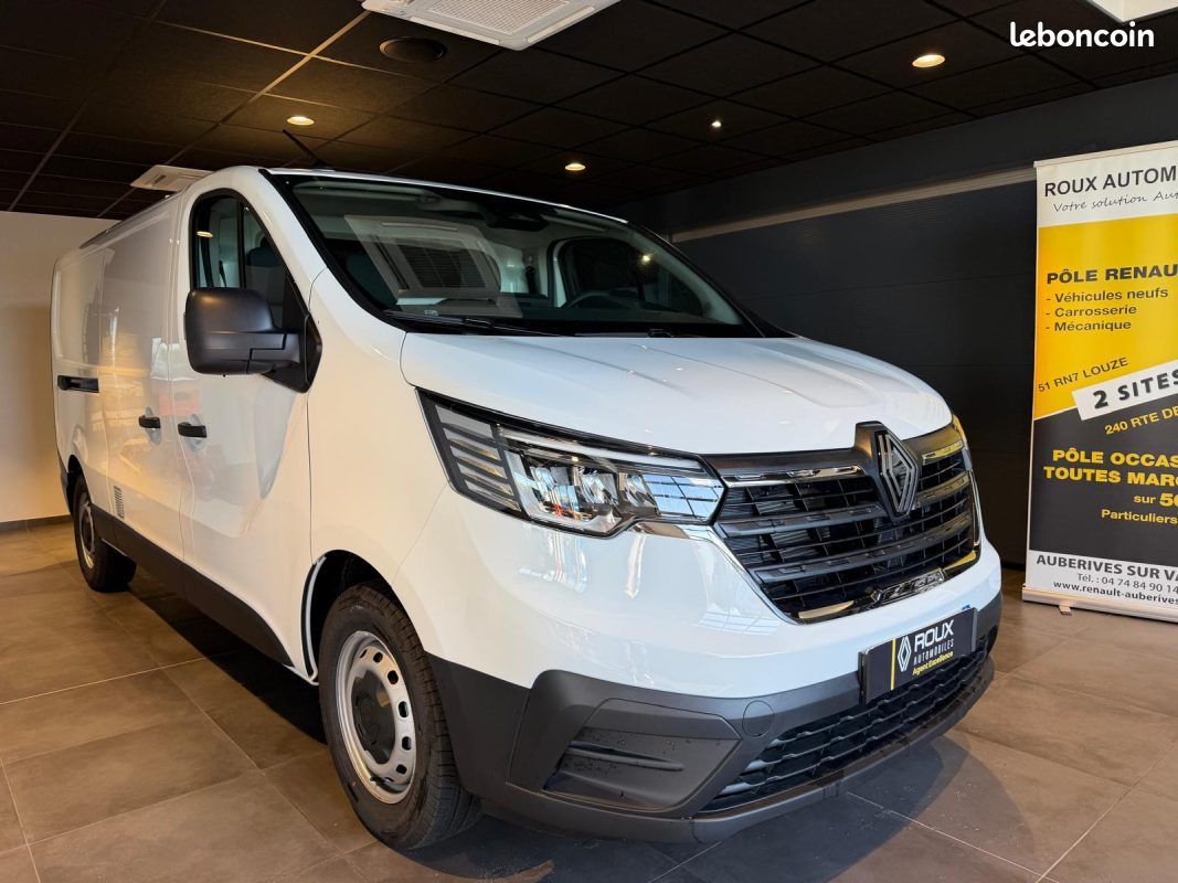 Renault trafic l2h1 3t 2.0 blue dci 150 advance / attelage / habillage bois / prix ht 2026 (image 1)