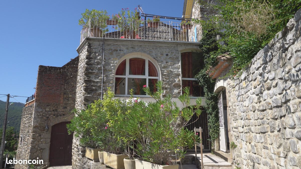 Appartement 3 pièces 100 m² · à Saint-Laurent-du-Pape · 100 m² · 700 €/mois