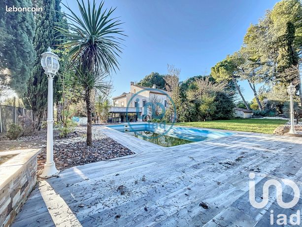 Maison 6 pièces 240 m²