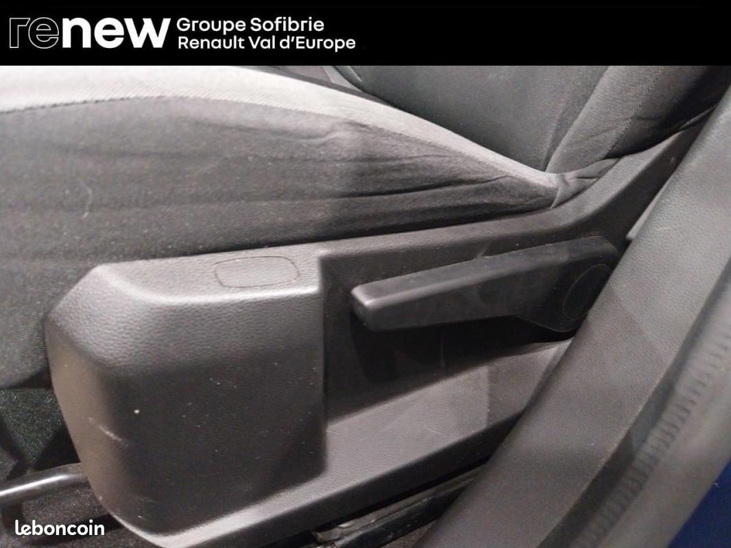 Dacia Duster TCe 100 4x2 Essentiel (image 17)