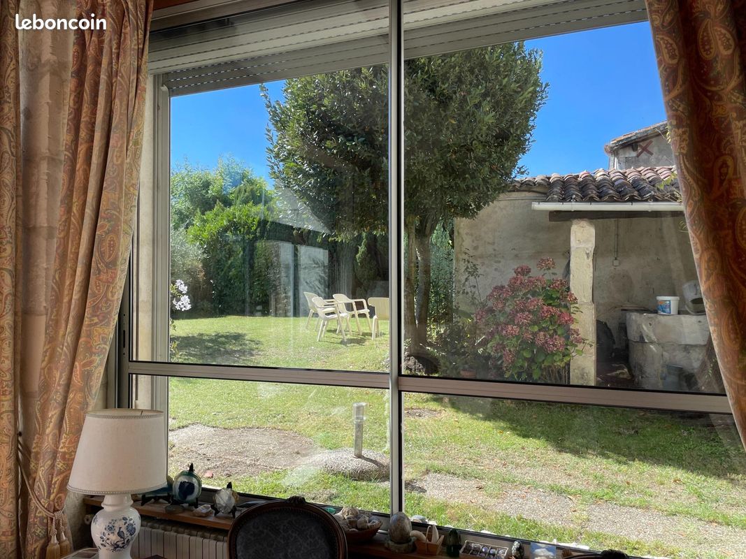 Maison 9 pièces 321 m² · à Mortagne-sur-Gironde · 321 m² · 180 000 €