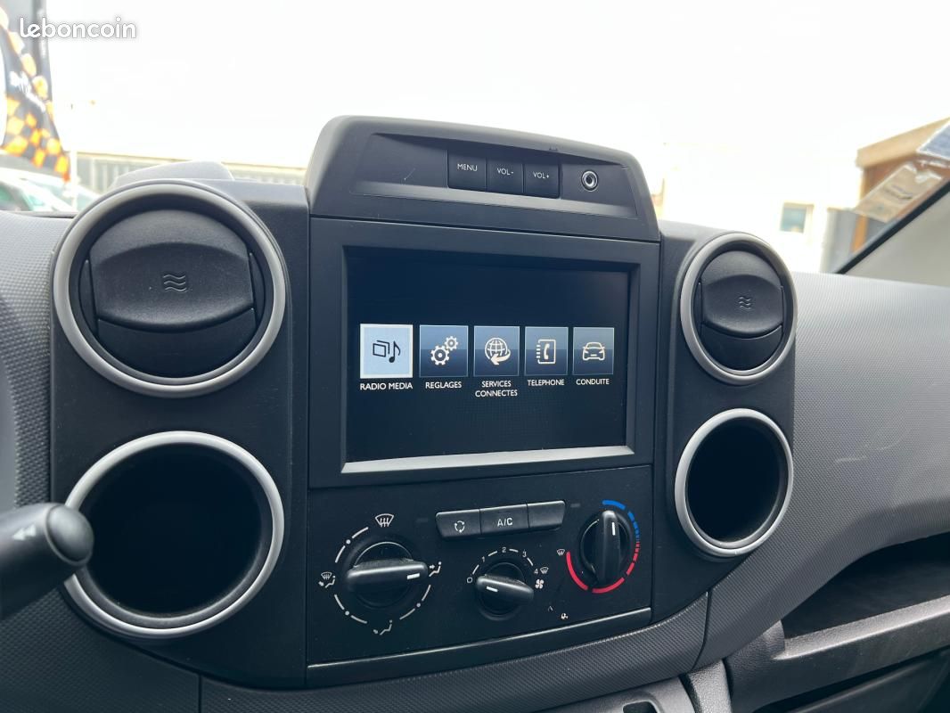 Peugeot Partner FOURGON STANDARD 1.6 BLUEHDI 75 BVM5 PRO / CLIM ECRAN BLUETOOTH ATTELAGE ... (image 14)