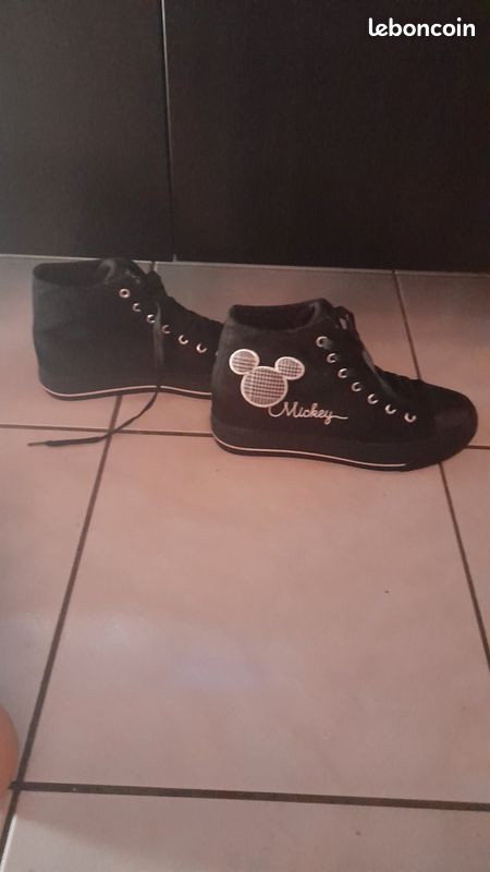 Basket type converse disney 20 euros Chaussures