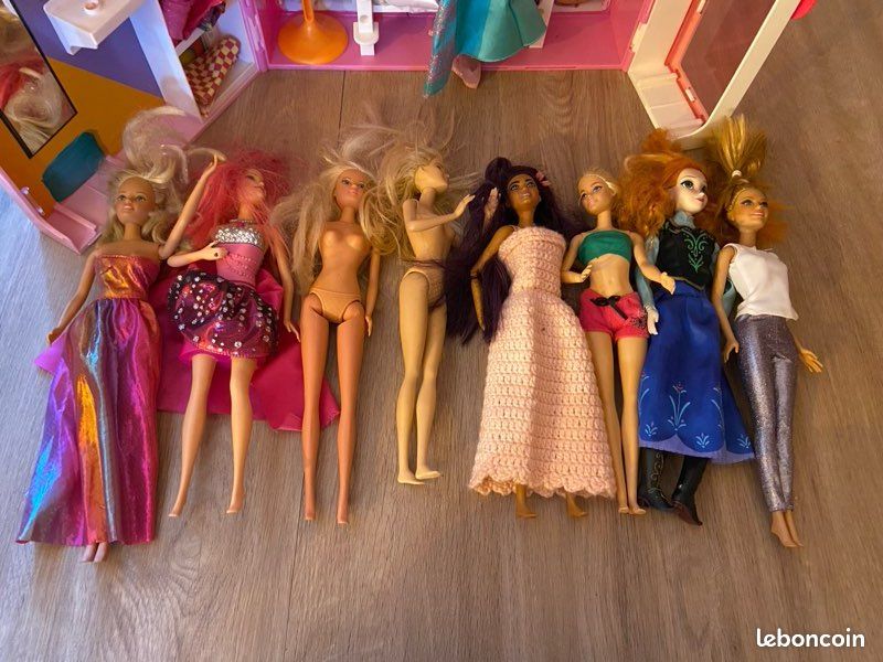 Dressing Barbie (image 4)