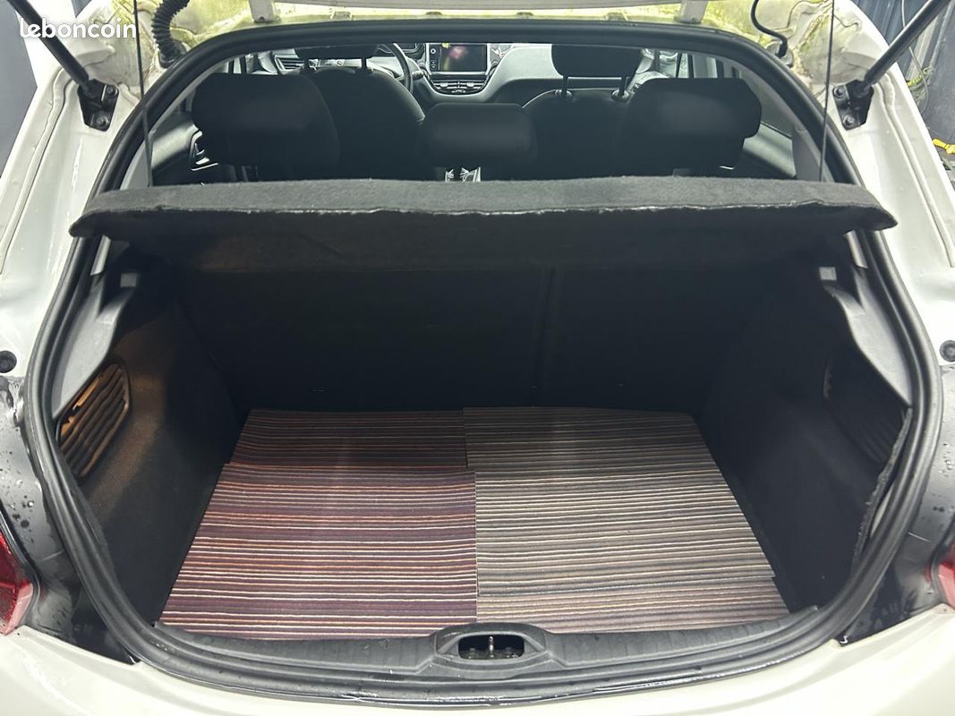 PEUGEOT 208 1.2i 12V - 82 BERLINE Style ( courroie changer + pneu neuf ) (image 24)
