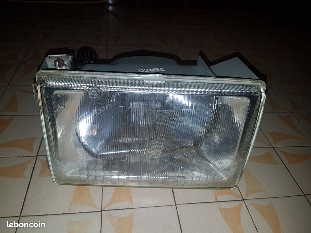 Phare avant droit Renault 9 (image 1)