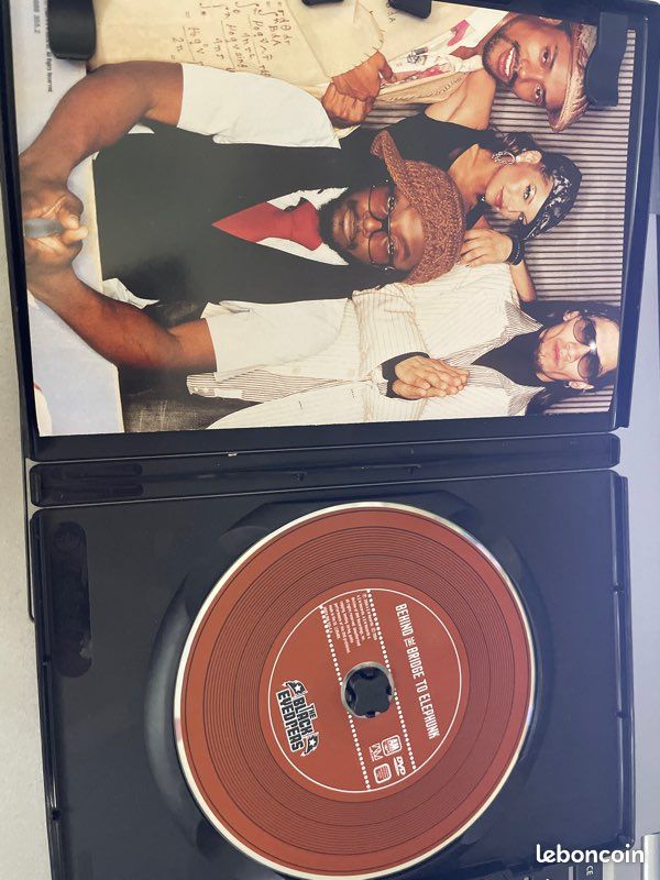 DVD the Black Eyed Peas behind the bridge to keep hunk (image 3)