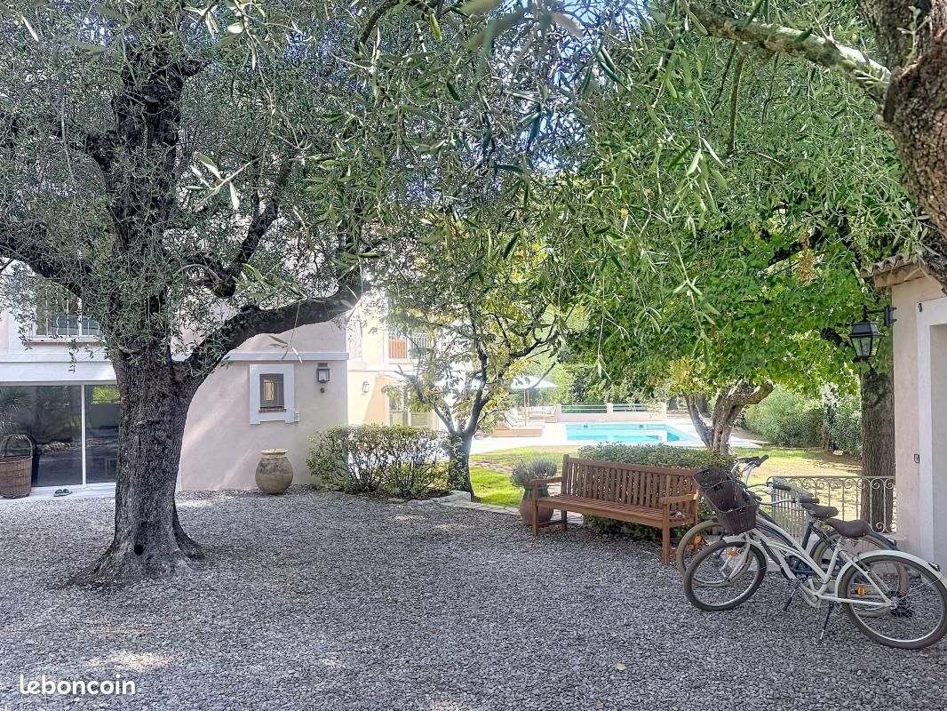Maison 7 pièces 240 m² · à Roquefort-les-Pins · 240 m² · 1 690 000 €