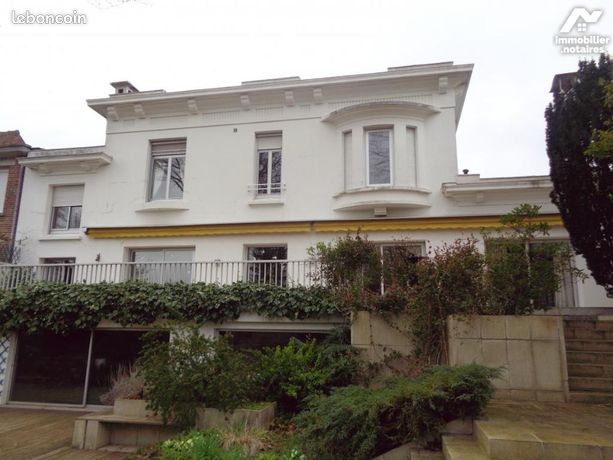 Maison 11 pièces 300 m²