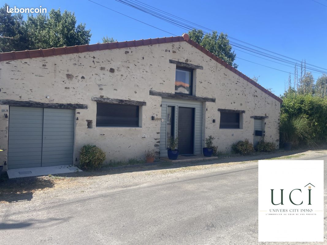 Maison 6 pièces 169 m² · à Saint-Philbert-de-Grand-Lieu · 169 m² · 469 800 €