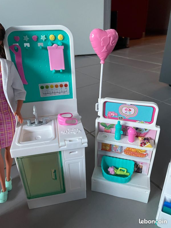Barbie médecin et son cabinet médical (image 2)