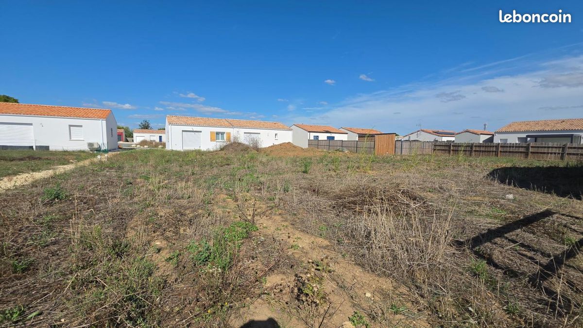 Terrain 496 m² · au Gua · 66 650 €