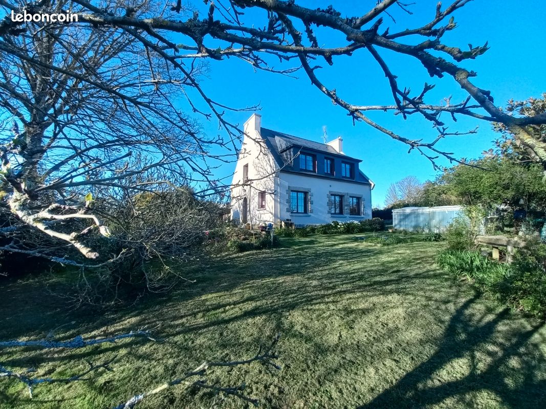 Maison 7 pièces 180 m² · à Peumerit · 180 m² · 300 000 €