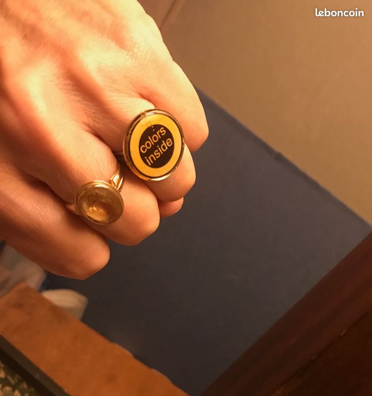 Bague noir et blanc avec message colors inside (image 1)