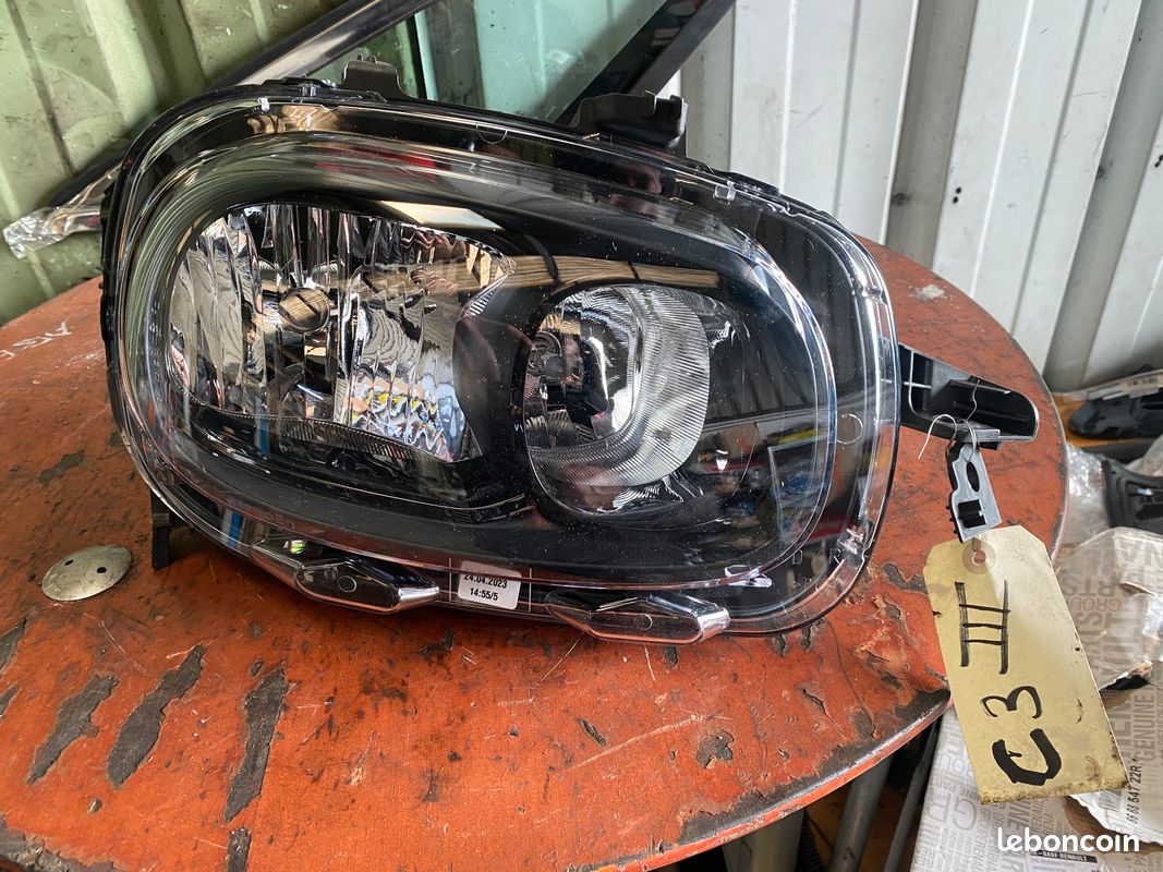 Cadre De Phare Antibrouillard Avant Gauche Pour Citroën C3 III - Noir, Plastique - Neuf