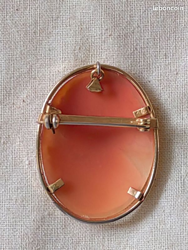 Broche Ancienne Camée - Profil De Femme Sur Monture En Cuivre - Bijou Vintage D'Occasion