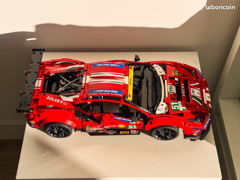 LEGO Technic 42125 - Ferrari 488 GTE AF CORSE (image 8)