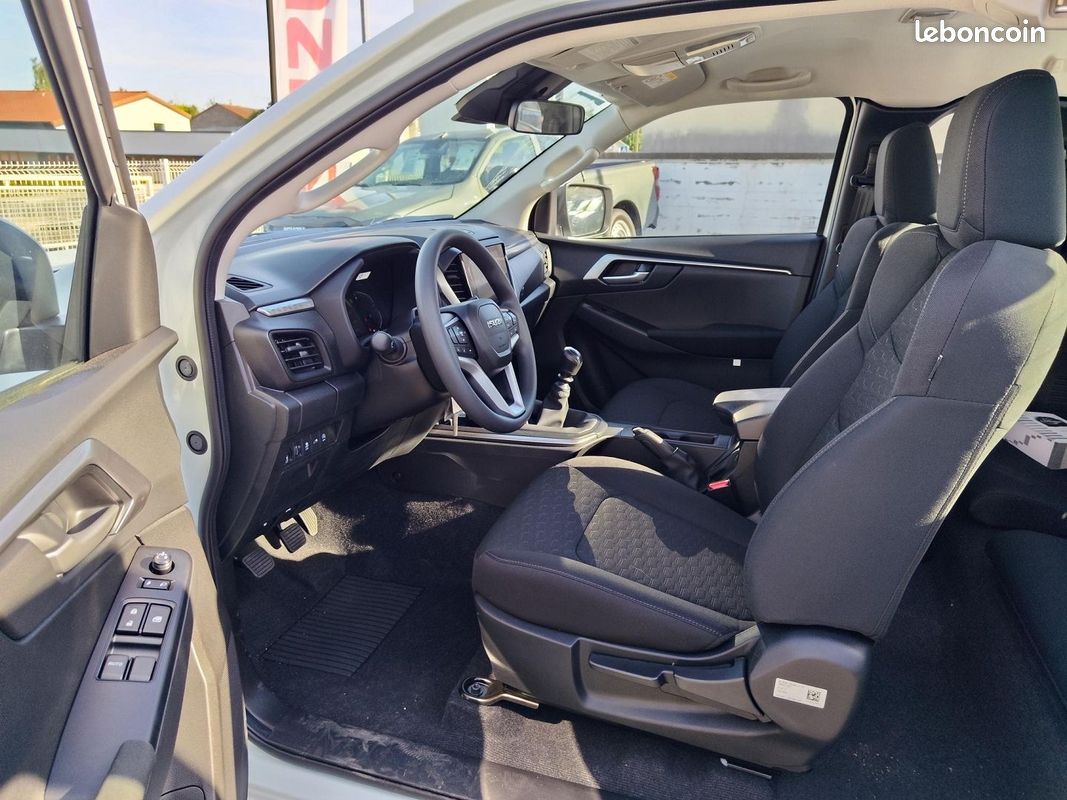 Isuzu D-MAX 2.2 DDI 164CH EVOLUTION SPACE M/T (image 5)