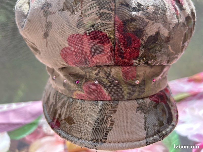 Casquette gavroche fleurie vintage T.53 – strass – rose bordeaux (image 2)